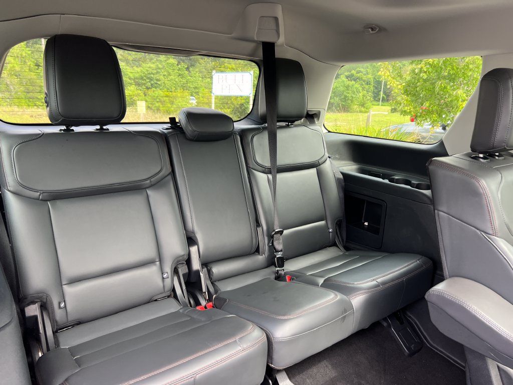 Used 2025 Ford Expedition Active RWD image 17