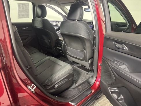 Used 2024 Jeep Grand Cherokee L Laredo image 29