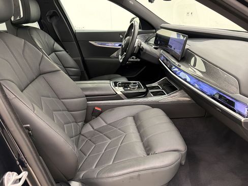 Used 2023 BMW 740i RWD image 23