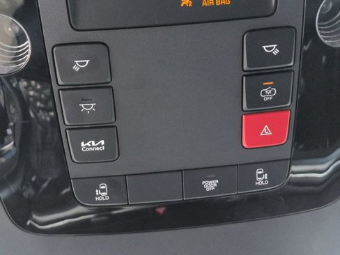 Used 2025 Kia Carnival FWD image 23