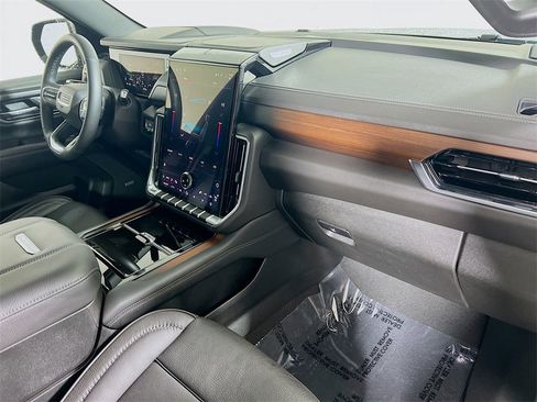 Used 2025 GMC Yukon XL Denali image 26