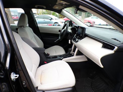 Used 2022 Toyota Corolla Cross L image 22