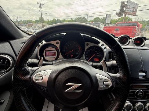 Used 2011 Nissan 370Z Coupe RWD image 17