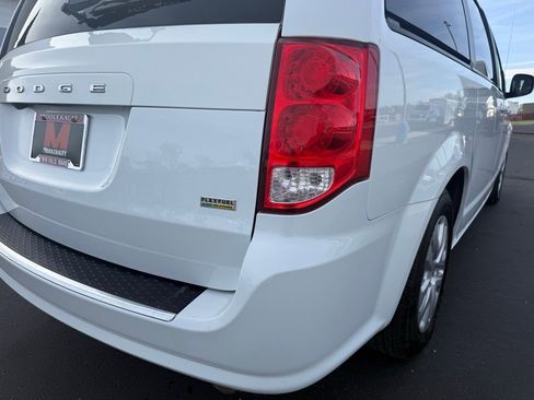 Used 2018 Dodge Grand Caravan SE w/ UConnect Hands-Free Group FWD image 12