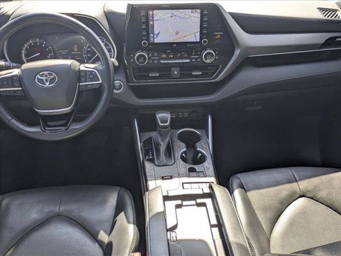 Used 2022 Toyota Highlander Limited FWD image 15