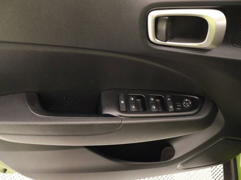 Used 2024 Hyundai Venue SEL FWD image 15