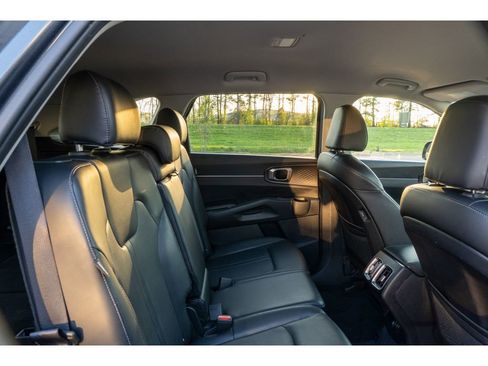 Used 2024 Kia Sorento S image 19