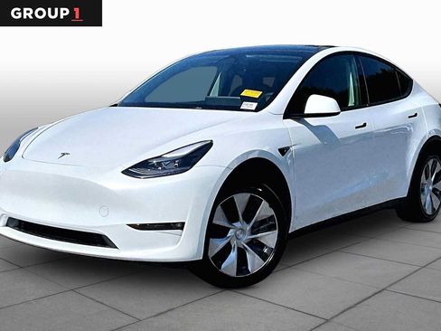 Used 2023 Tesla Model Y AWD image 1