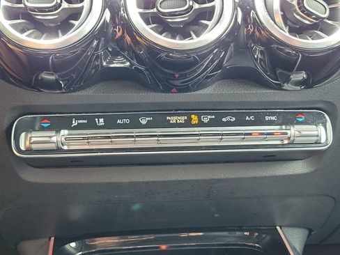 Used 2023 Mercedes-Benz GLB 250 4MATIC w/ Premium Package image 28