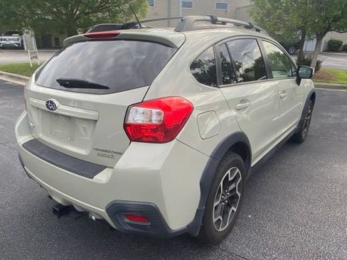 Used 2017 Subaru Crosstrek 2.0i Premium w/ Moonroof Package AWD/4WD image 4