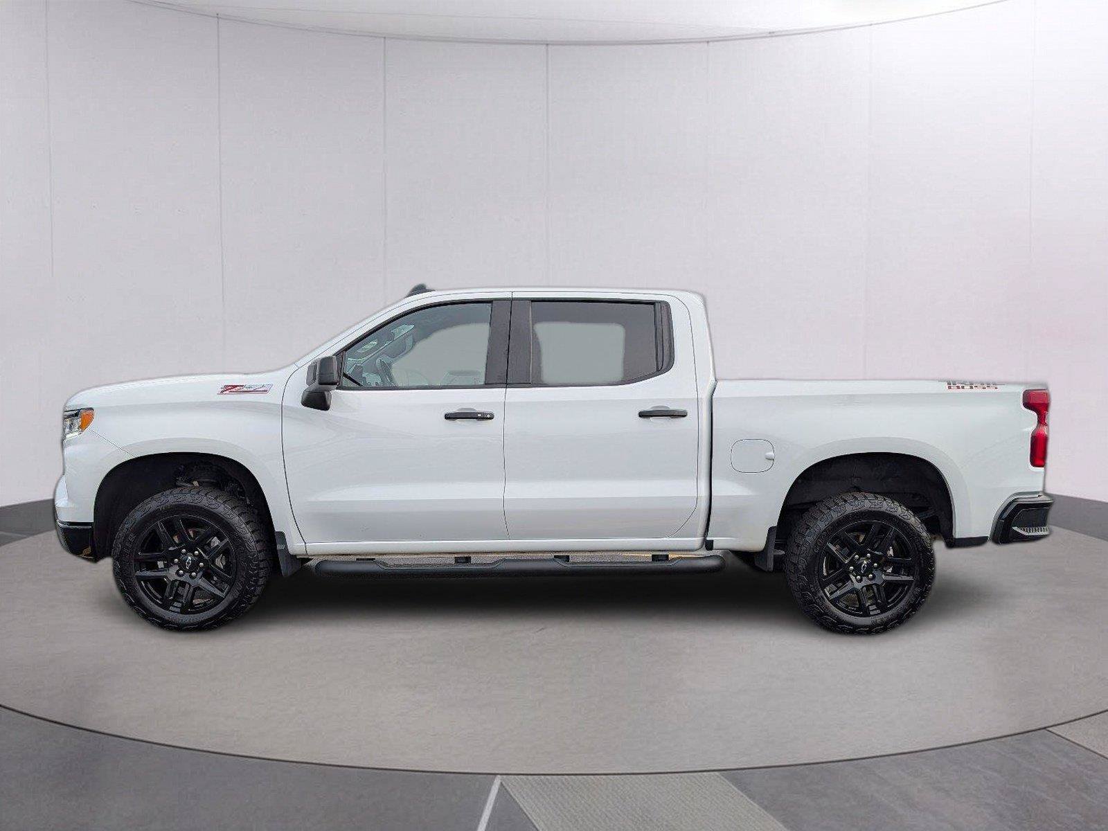 Used 2025 Chevrolet Silverado 1500 LT Trail Boss w/ Convenience Package II AWD/4WD image 2