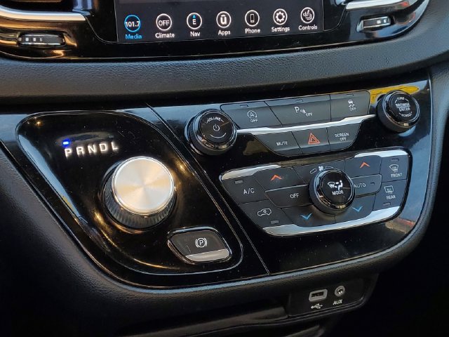 Used 2020 Chrysler Pacifica Touring-L AWD/4WD image 26