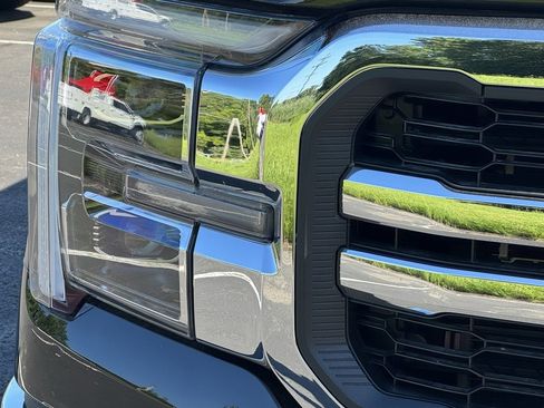 New 2025 Ford F150 Lariat w/ Equipment Group 502A High image 4