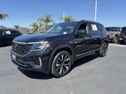 Certified 2024 Volkswagen Atlas SEL Premium R-Line AWD/4WD image 4