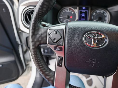 Used 2019 Toyota Tacoma Limited AWD/4WD image 34