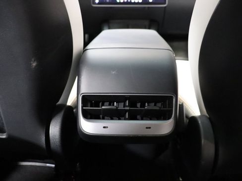 Used 2021 Tesla Model Y Long Range image 38