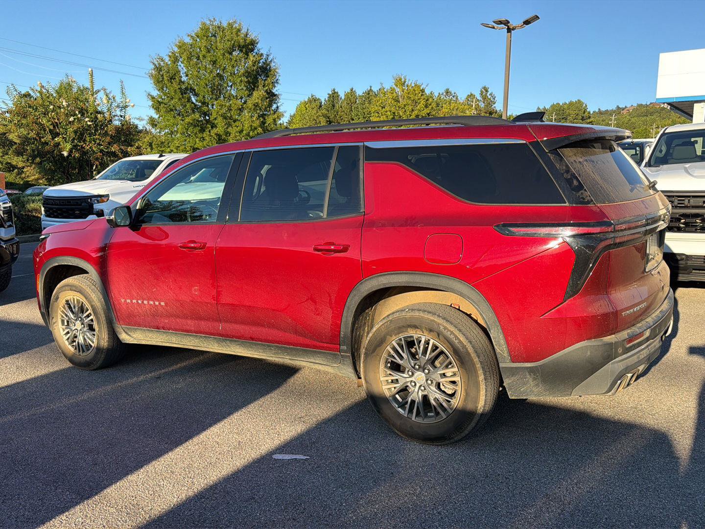 Used 2025 Chevrolet Traverse LT w/ Driver Confidence Package FWD image 2