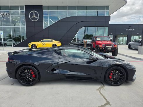 Used 2024 Chevrolet Corvette Stingray Coupe w/ Z51 Performance Package RWD image 9