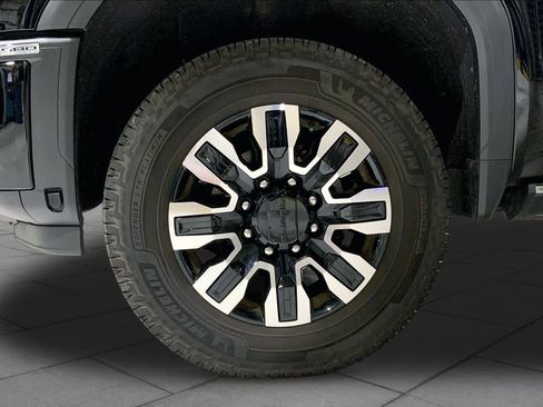 Used 2024 GMC Sierra 2500 Denali Ultimate AWD/4WD image 11