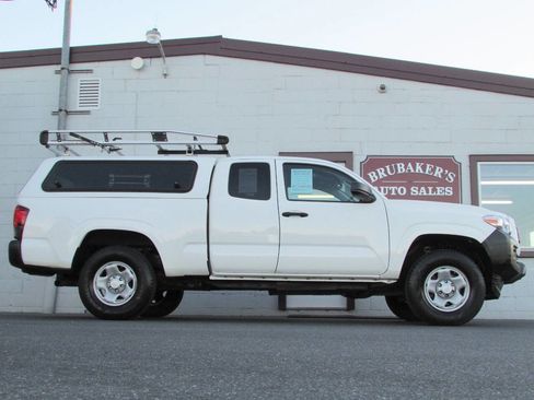 Used 2021 Toyota Tacoma SR image 1