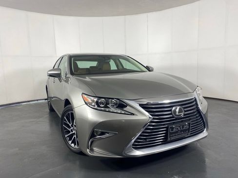 Used 2017 Lexus ES 350 FWD image 4