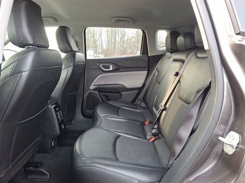 Certified 2022 Jeep Compass Latitude image 19