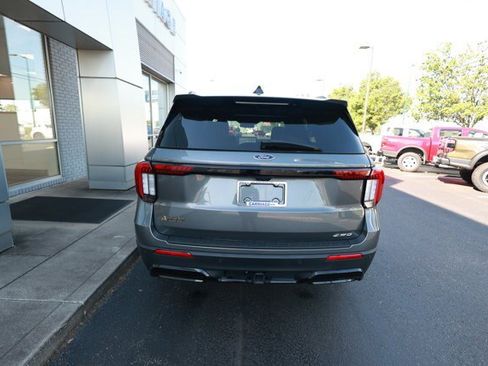 Certified 2025 Ford Explorer ST-Line w/ Premium Package AWD/4WD image 4