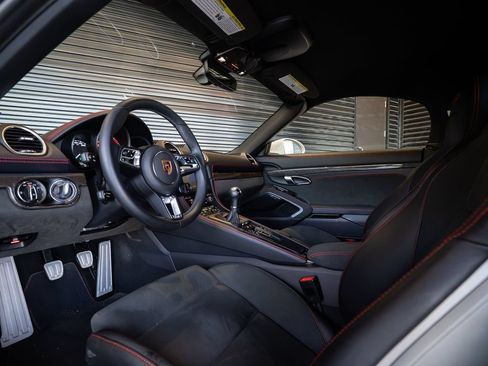 Certified 2025 Porsche 718 Boxster GTS RWD image 4