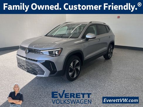 New 2026 Volkswagen Taos SE image 1