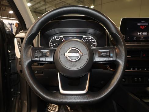 Used 2024 Nissan Rogue SV image 10