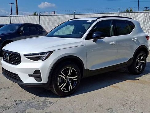 New 2026 Volvo XC40 B5 Core w/ Climate Package image 8