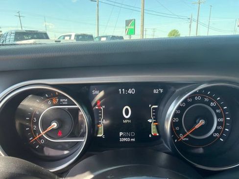 Used 2021 Jeep Wrangler Unlimited Sahara AWD/4WD image 14
