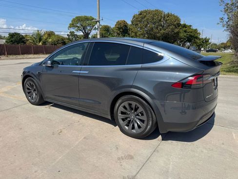 Used 2017 Tesla Model X 75D image 3