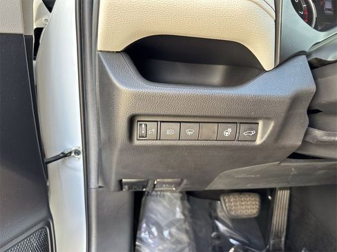 Used 2021 Toyota RAV4 XLE Premium image 58