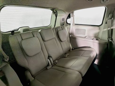 Used 2013 Chrysler Town & Country Touring FWD image 26