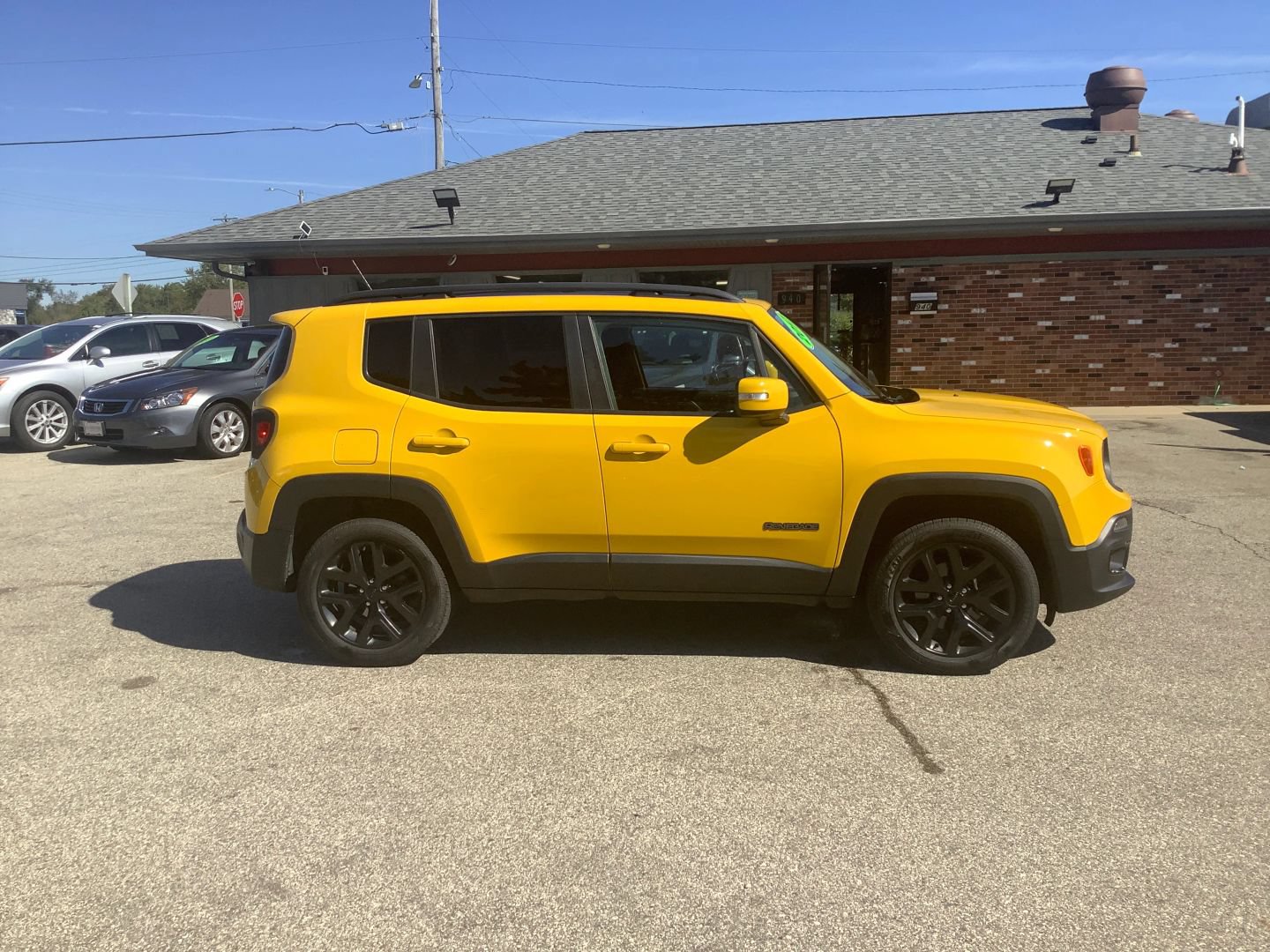 Used 2017 Jeep Renegade Altitude AWD/4WD image 10