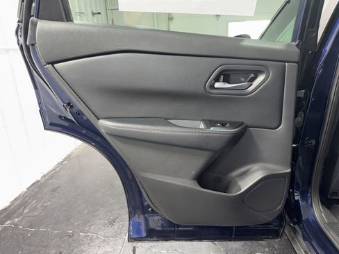 Used 2024 Nissan Rogue SV AWD/4WD image 14