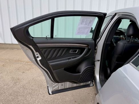 Used 2014 Ford Taurus Limited w/ Equipment Group 301A FWD image 15