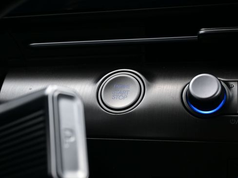 Certified 2025 Hyundai Kona SEL image 20