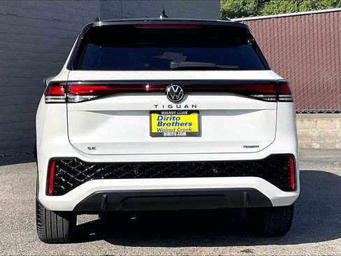 Certified 2025 Volkswagen Tiguan SE R-Line AWD/4WD image 3