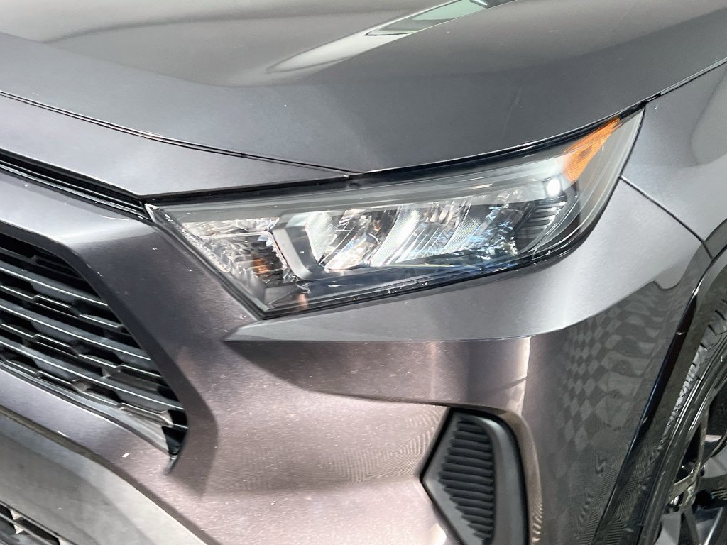 Used 2022 Toyota RAV4 LE FWD image 9
