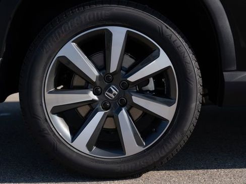 New 2025 Honda Pilot Touring image 10