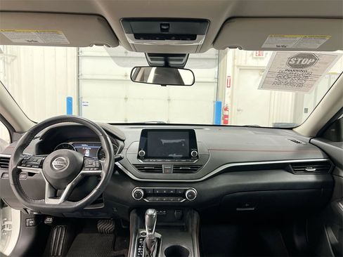 Used 2021 Nissan Altima 2.5 SR w/ SR Premium Package image 10