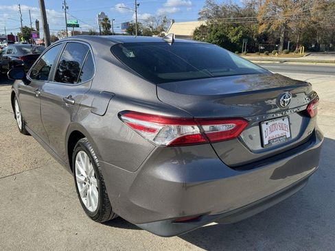 Used 2019 Toyota Camry LE image 7