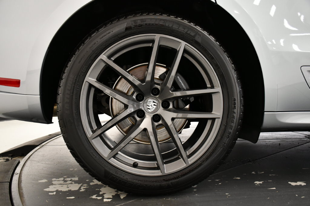 Certified 2026 Porsche Macan Turbo AWD/4WD image 18
