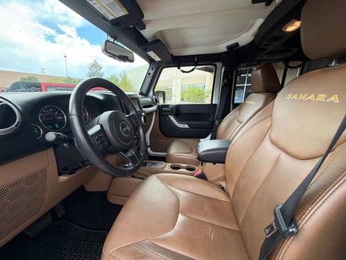 Used 2013 Jeep Wrangler Unlimited Sahara w/ Dual Top Group AWD/4WD image 17