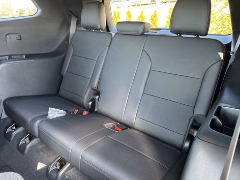 Used 2025 Buick Enclave Preferred w/ Power Package image 29