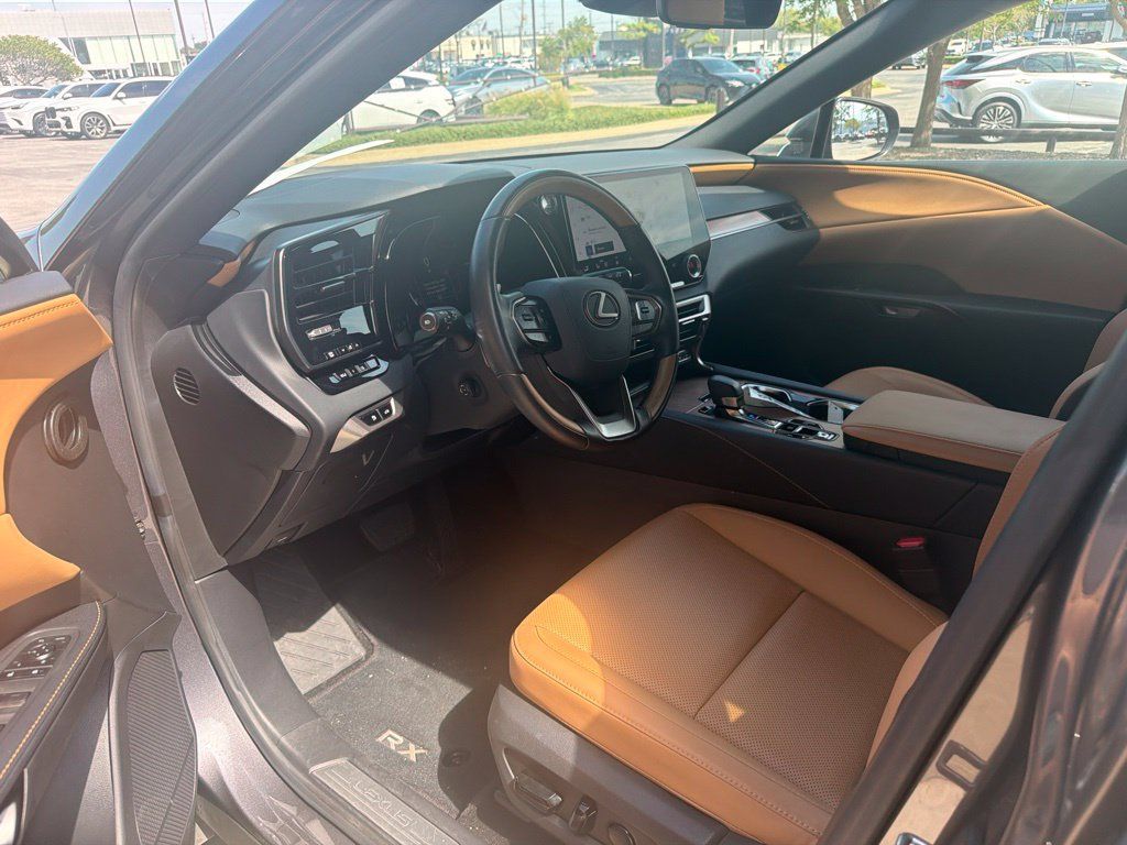 Used 2025 Lexus RX 350 Premium w/ Accessory Package (Z1) FWD image 5