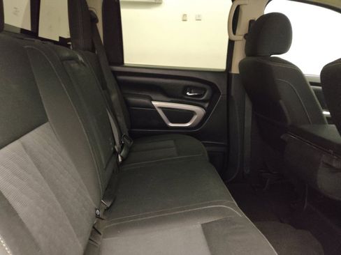 Used 2017 Nissan Titan SV image 19