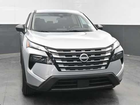 Used 2024 Nissan Rogue S image 3